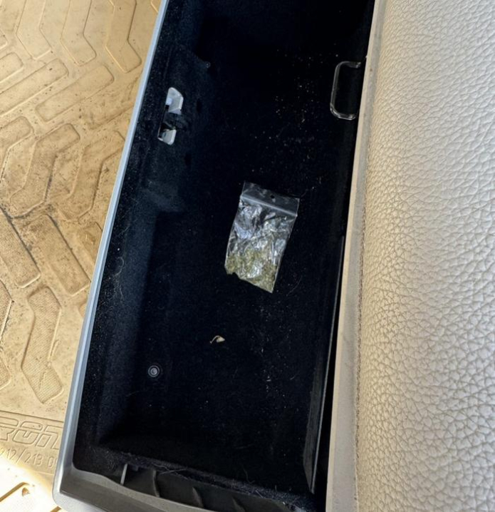 На пункті пропуску «Порубне» службовий собака знайшов наркотики у громадянки Румунії