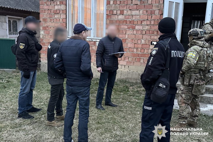 Витратив майже пів мільйона з рахунку військового: на Буковині затримали підозрюваного