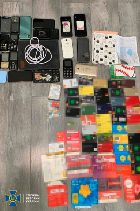 СБУ затримала у Чернівцях чоловіка, який організував шахрайський кол-центр СБУ затримала у Чернівцях чоловіка, який організував шахрайський кол-центр