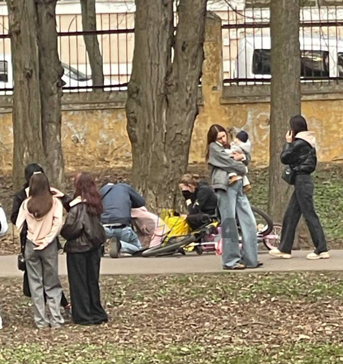 У парку імені Шевченка кур’єр Glovo збив дитину