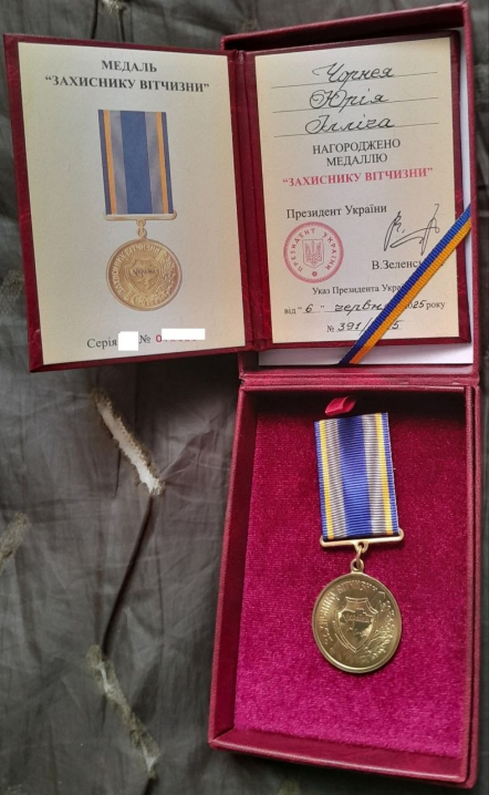 Журналіста та військового з Чернівців Юрія Чорнея нагородили медаллю, яку він чекав 9 місяців