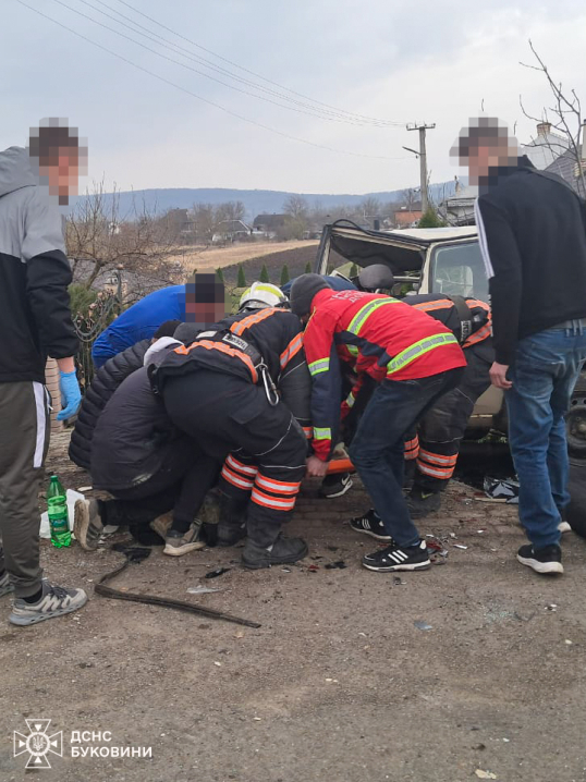 На Буковині від зіткнення автівок постраждали четверо людей