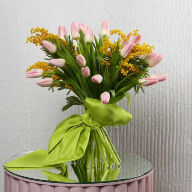 Який букет обрати для подарунка - монобукет чи збірний