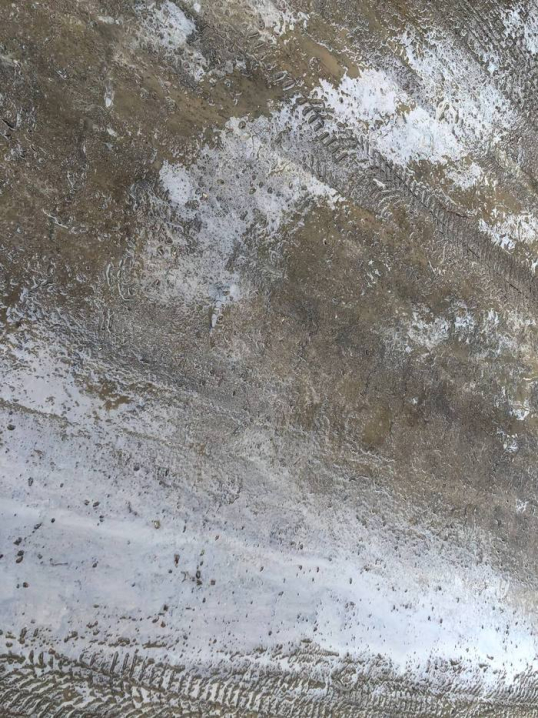 На Проспекті після дощів неприбраний пісок на тротуарах перетворився у болотяне місиво На Проспекті після дощів неприбраний пісок на тротуарах перетворився у болотяне місиво