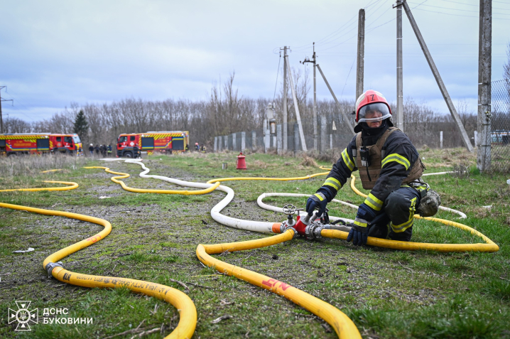 Росія атакувала енергетичну інфраструктуру на Буковині: спалахнула пожежа