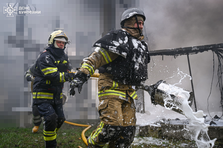 Росія атакувала енергетичну інфраструктуру на Буковині: спалахнула пожежа