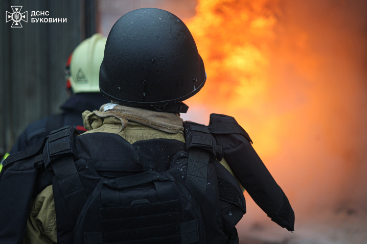 Росія атакувала енергетичну інфраструктуру на Буковині: спалахнула пожежа