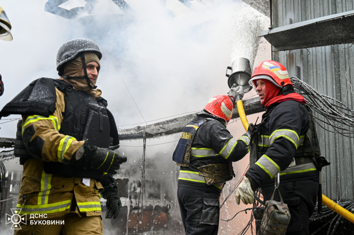 Росія атакувала енергетичну інфраструктуру на Буковині: спалахнула пожежа