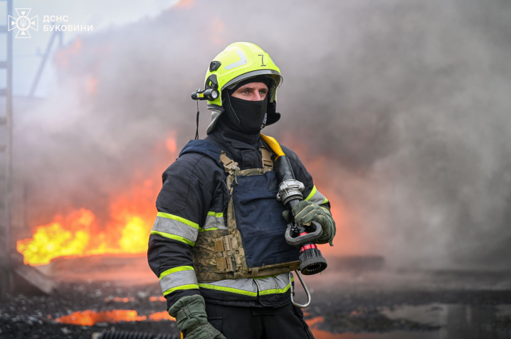 Росія атакувала енергетичну інфраструктуру на Буковині: спалахнула пожежа