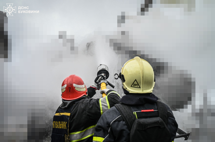 Росія атакувала енергетичну інфраструктуру на Буковині: спалахнула пожежа