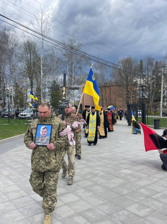Чернівці провели в останній шлях молодого відважного Героя Олега Семенюка Чернівці провели в останній шлях молодого відважного Героя Олега Семенюка