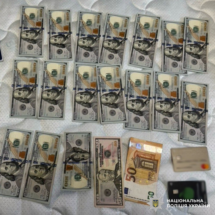 Обіцяла повернути коханого за 300 тис. грн: на Буковині ворожка ошукала 24-річну жінку Обіцяла повернути коханого за 300 тис. грн: на Буковині ворожка ошукала 24-річну жінку