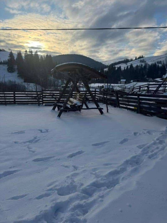 Морозний ранок на Буковині. В гірських селах зафіксували 9 градусів морозу Морозний ранок на Буковині. В гірських селах зафіксували 9 градусів морозу