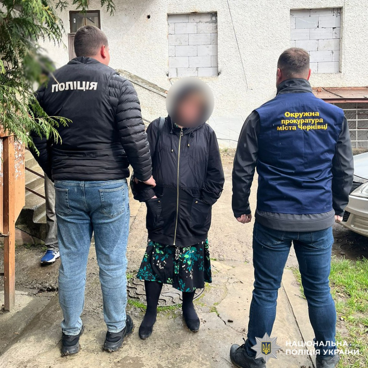 25 тисяч доларів за інвалідність. У Чернівцях затримали жінку, яка обіцяла чоловіку оформити непридатність