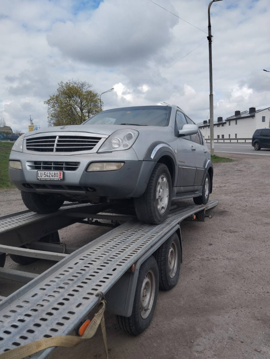 Волонтери із Недобоївської громади доправили на схід України автомобіль для земляка Волонтери із Недобоївської громади доправили на схід України автомобіль для земляка