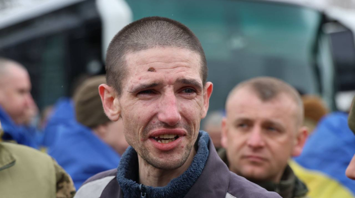 Напередодні Великодня Україна повернула з полону ще 175 військових Напередодні Великодня Україна повернула з полону ще 175 військових