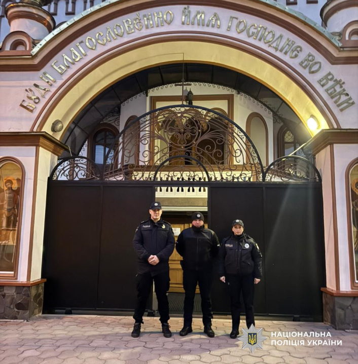 У Великдень богослужіння на Буковині відбулися спокійно під посиленим наглядом поліції