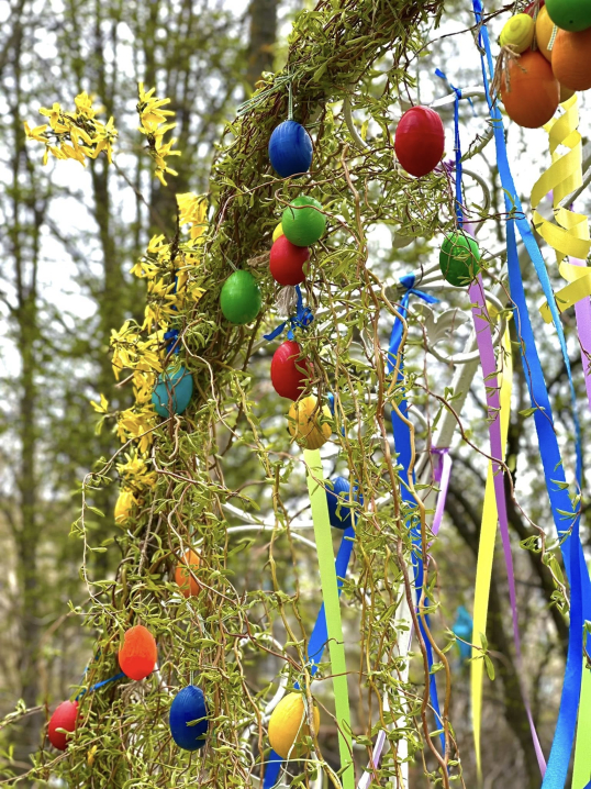 Великодні фотозони у парках Чернівців: де зробити святкові світлини