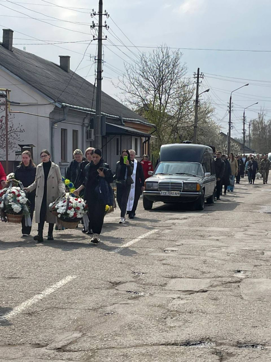Чернівці попрощалися з відважним Героєм Олександром Сухим