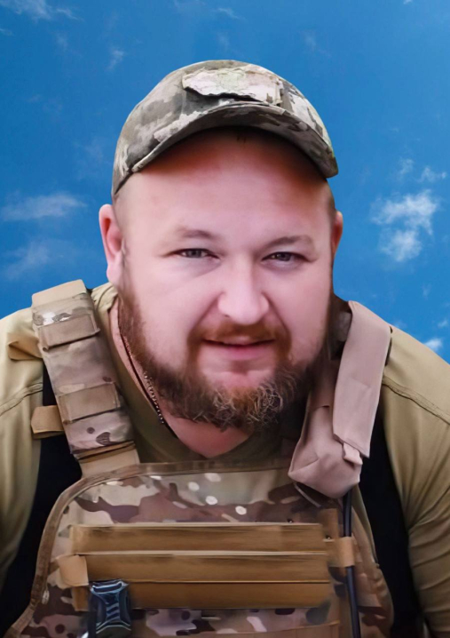 Чернівці попрощалися з відважним Героєм Олександром Сухим