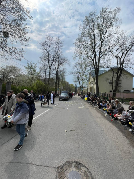 Чернівці попрощалися з відважним Героєм Олександром Сухим