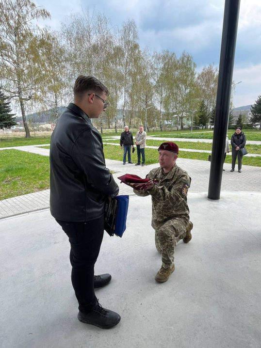 Чернівці попрощалися з відважним Героєм Олександром Сухим