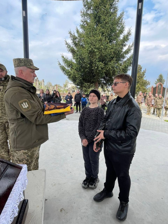 Чернівці попрощалися з відважним Героєм Олександром Сухим