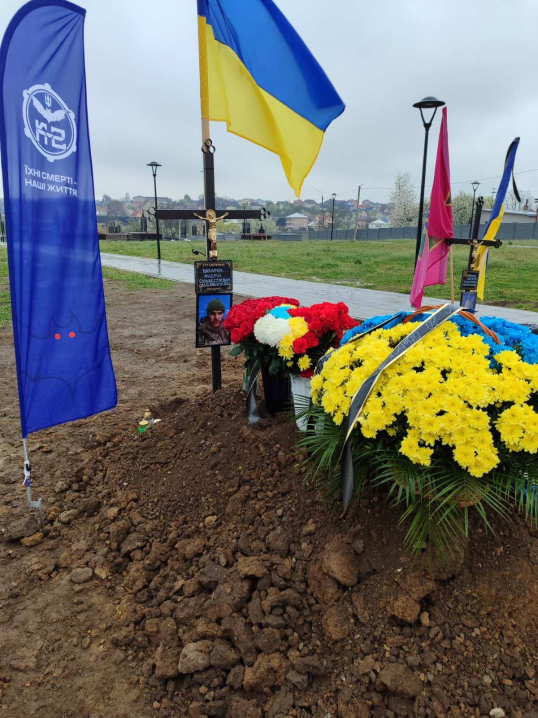 Чернівці попрощалися з відважним Героєм Андрієм Вакарюком