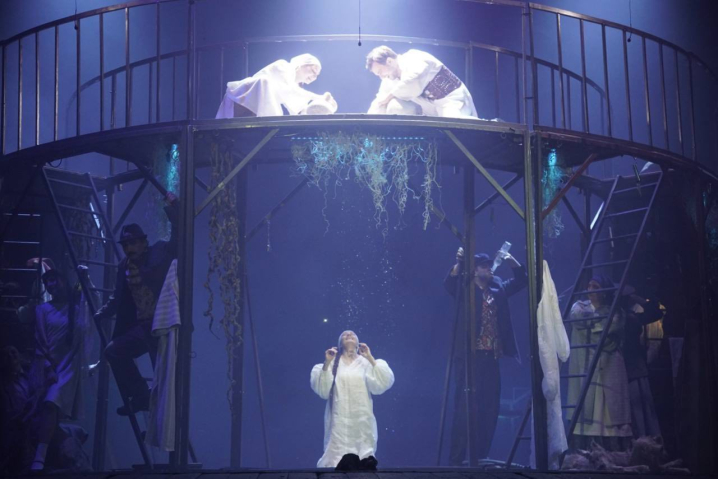 У Чернівецькому драмтеатрі відбулася премʼєра вистави «Солодка Даруся» за романом Марії Матіос