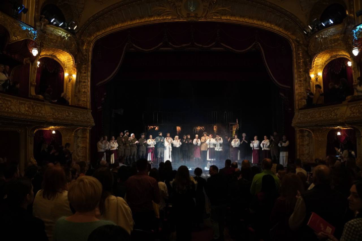 У Чернівецькому драмтеатрі відбулася премʼєра вистави «Солодка Даруся» за романом Марії Матіос