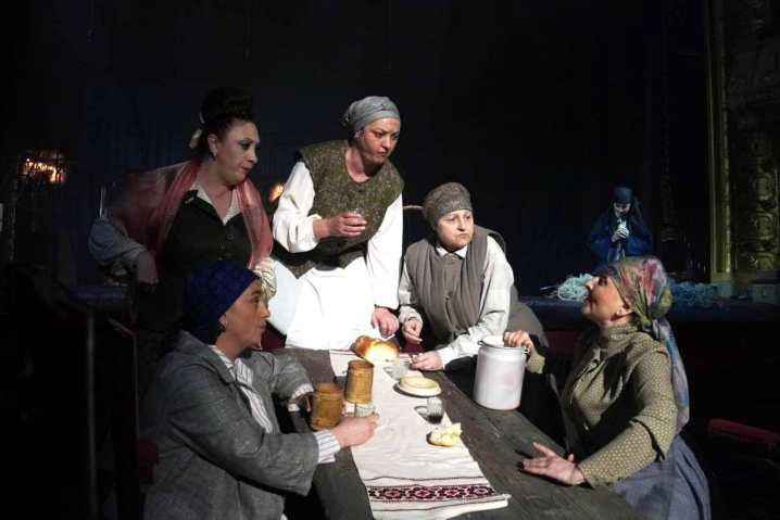 У Чернівецькому драмтеатрі відбулася премʼєра вистави «Солодка Даруся» за романом Марії Матіос