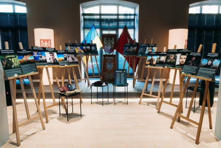 У Чернівцях пройшов «Вечір пам’яті» за загиблими воїнами 82-ї окремої десантно-штурмової Буковинської бригади