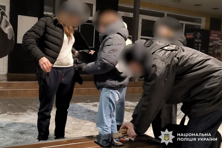 У Чернівцях шахрайка представляючись волонтеркою, за гроші обіцяла повернути безвісти зниклих на війні родичів