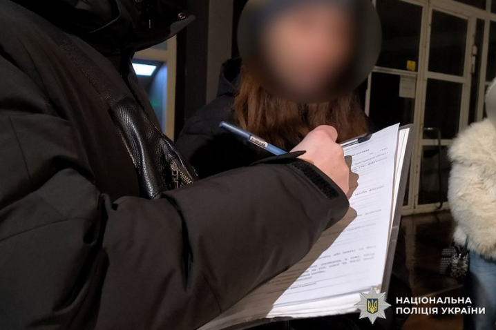 У Чернівцях шахрайка представляючись волонтеркою, за гроші обіцяла повернути безвісти зниклих на війні родичів