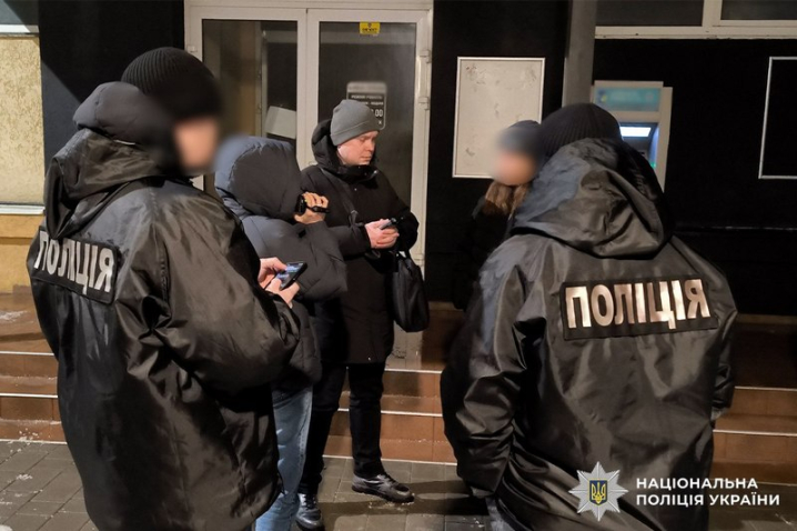 У Чернівцях шахрайка представляючись волонтеркою, за гроші обіцяла повернути безвісти зниклих на війні родичів