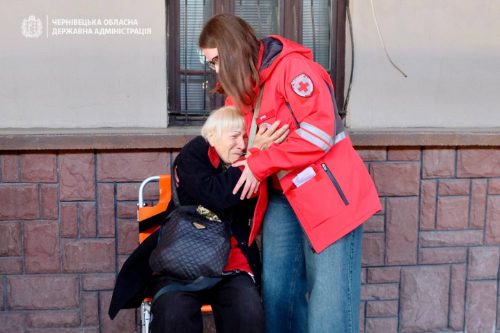 До Чернівців прибув евакуаційний потяг із Донеччини