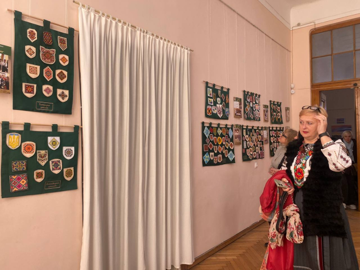 У Чернівцях відкрили виставку «Вишиваний Дивотвір»