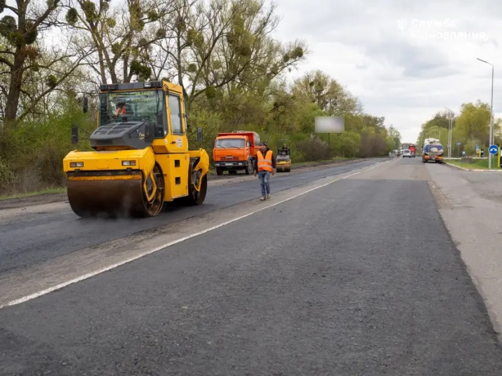 У Магалі на кільці ремонтують дорожнє покриття