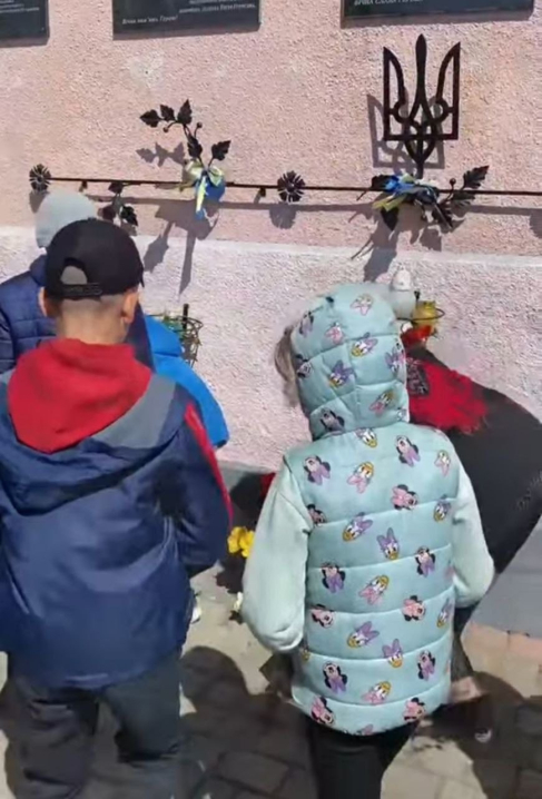 У ліцеї на Буковині відкрили меморіальну дошку воїну Володимиру Кузику