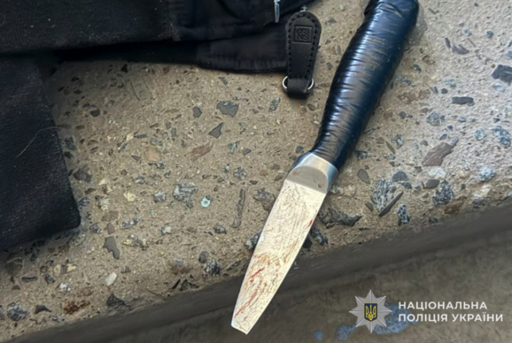 Уламок застряг в голові: у Тернополі школярка вдарила однокласницю ножем