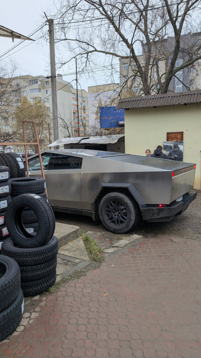У Садгорі помітили Cybertruck: у мережі сперечаються, чи авто є розкішшю