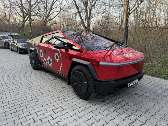 У Садгорі помітили Cybertruck: у мережі сперечаються, чи авто є розкішшю