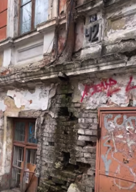 Ціна байдужості: у Чернівцях руйнується пам'ятка архітектури через відсутність ринви