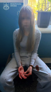 Уламок застряг в голові: у Тернополі школярка вдарила однокласницю ножем