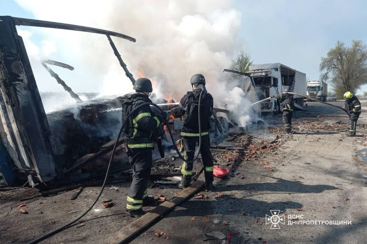 На Дніпропетровщині росіяни вдарили по автобусу з 40 дітьми, які їхали відпочити на Прикарпаття