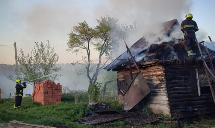 За добу на Буковині трапилося 5 пожеж: горіли житлові будинки та будівлі