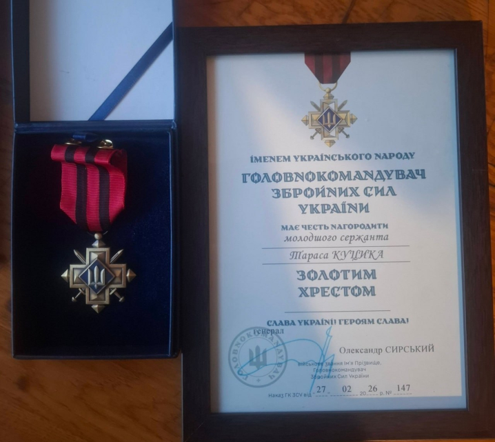 Воїн з Буковини отримав «Золотий хрест» від Головнокомандувача ЗСУ