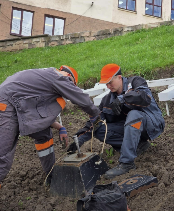На площі Пресвятої Марії у Чернівцях відновили квітковий годинник На площі Пресвятої Марії у Чернівцях відновили квітковий годинник