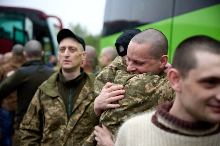 З російського полону додому повернулися 205 військових