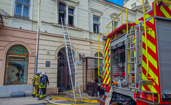 У Чернівцях ледь не згорів будинок на вулиці Ольги Кобилянської